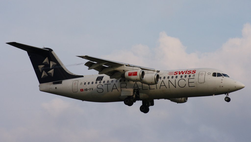 Swiss,HB-IYV,(c/nE3377),British Aerospace Avro RJ100,02.08.2012,HAM-EDDH,Hamburg,Germany(Bemalung:Star Alliance)