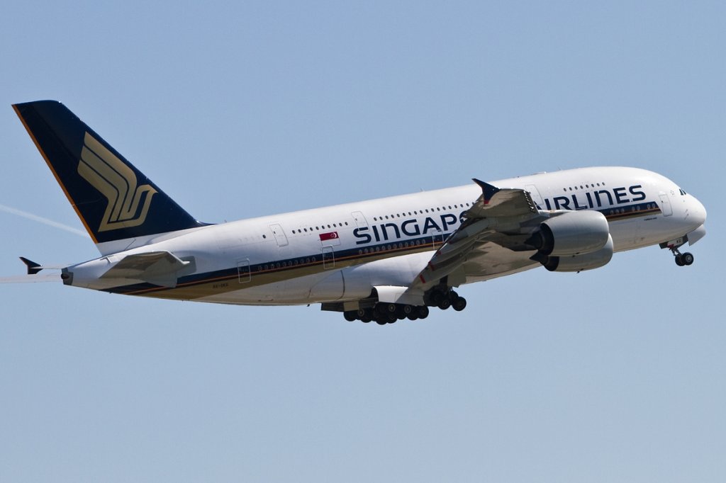 Take off A380/Singapore Airlines/Kloten-Zrich/06.04.2010.