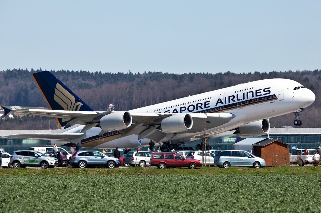 Take off A380/Singapore Airlines/Kloten-Zrich/06.04.2010.