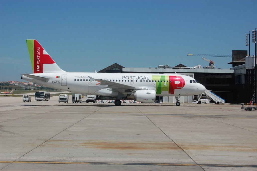 TAP Airbus mit Kennung CS-TTI am 03.06.2010 auf dem Flughafen Lissabon