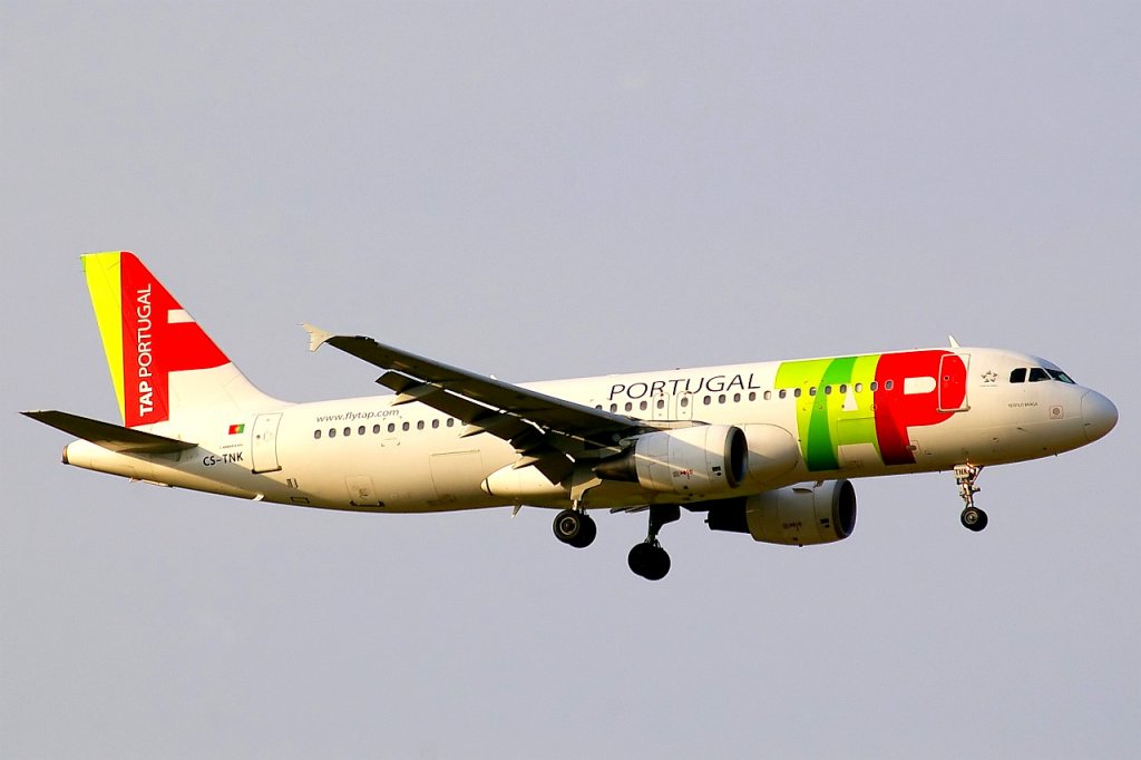 TAP Portugal Airbus A320-214 am 31.07.09 im Anflug auf Zrich Kloten