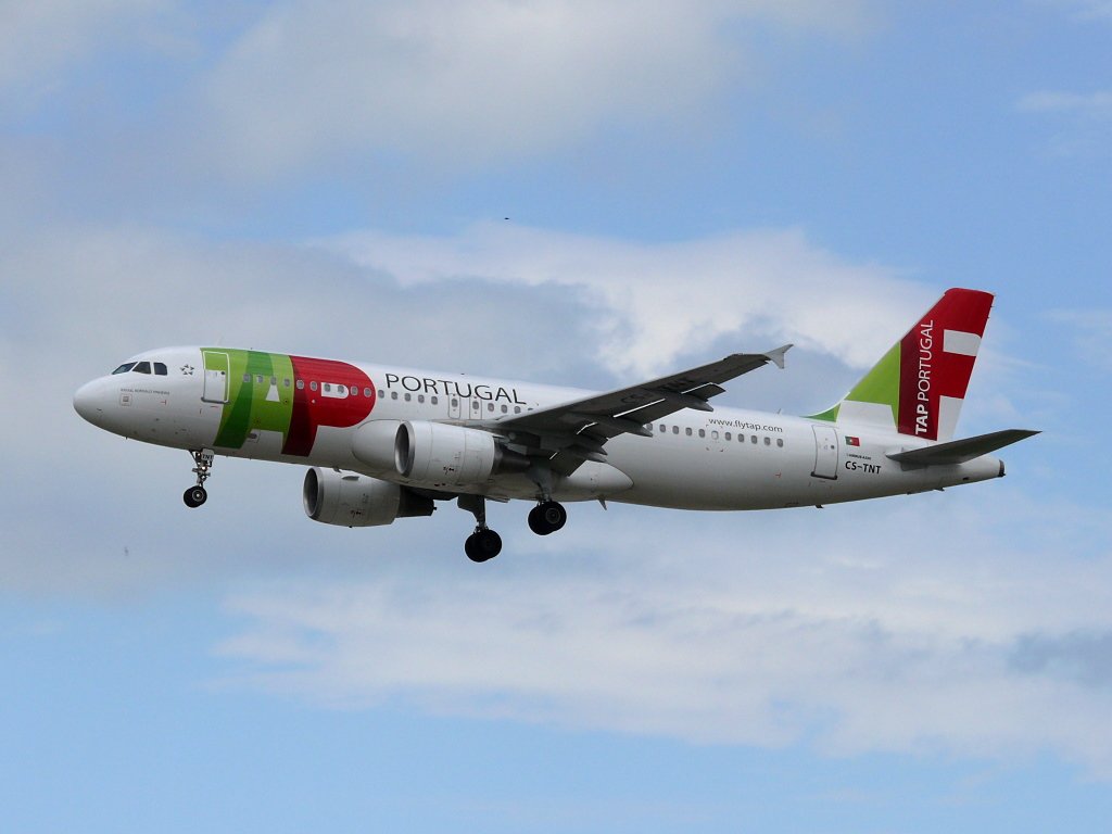 TAP Portugal; CS-TNT; Airbus A320-214. Flughafen Frankfurt/Main. 12.06.2010.