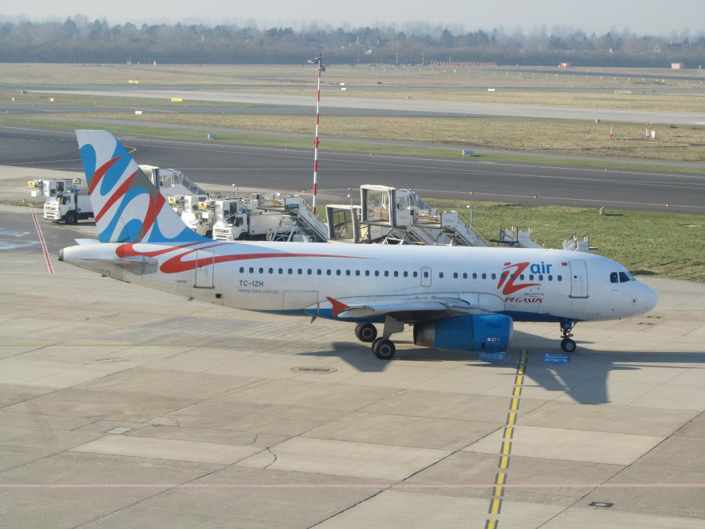 TC-IZH Airbus A319 IZair  