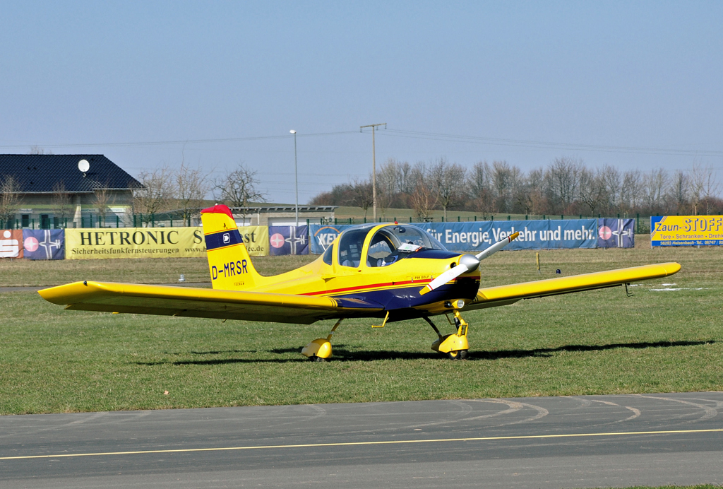 Tecnam P96 Golf DMRSR am Flugplatz KoblenzWinningen, 10.03.2010