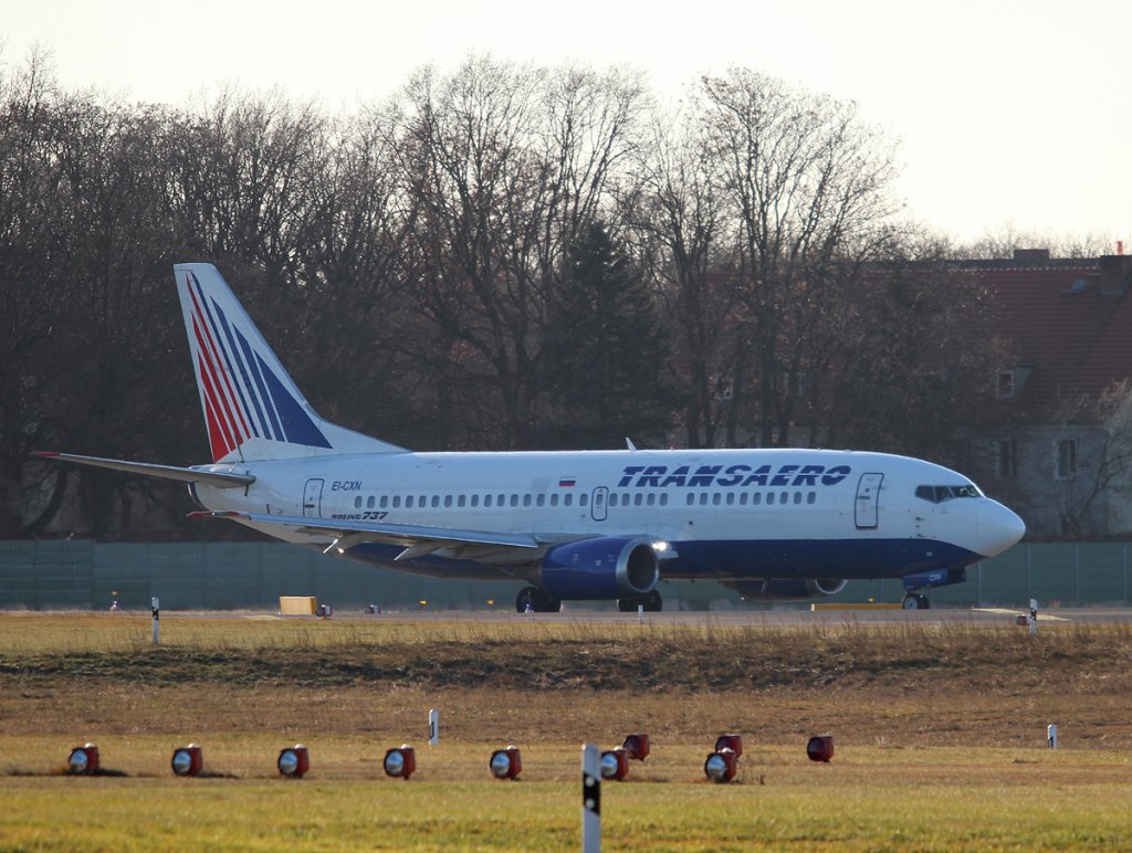 Transaero B 737-329 EI-CXN kurz vor dem Start in Berlin-Tegel am 28.12.2012