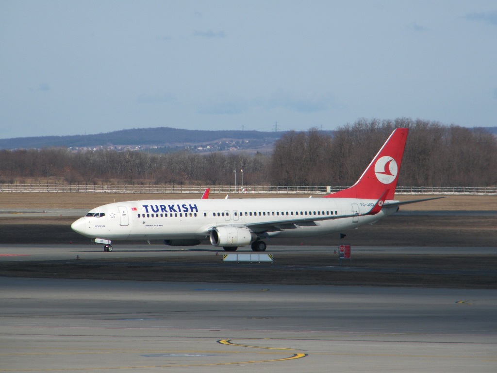 Trkish Airlines Boeng 737-800 TC-JGD landet am Flughafen Budapest-Ferihegy, am 25. 02. 2012.  