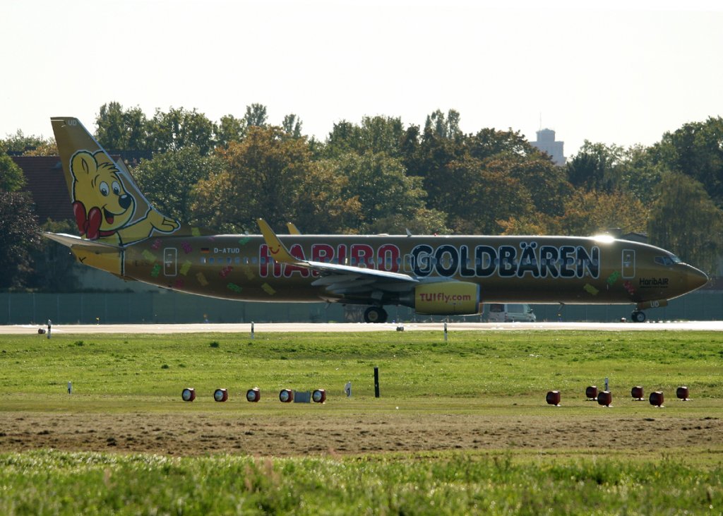 Tuifly B 737-8K5 D-ATUD kurz vor dem Start in Berlin-Tegel am 30.09.2011