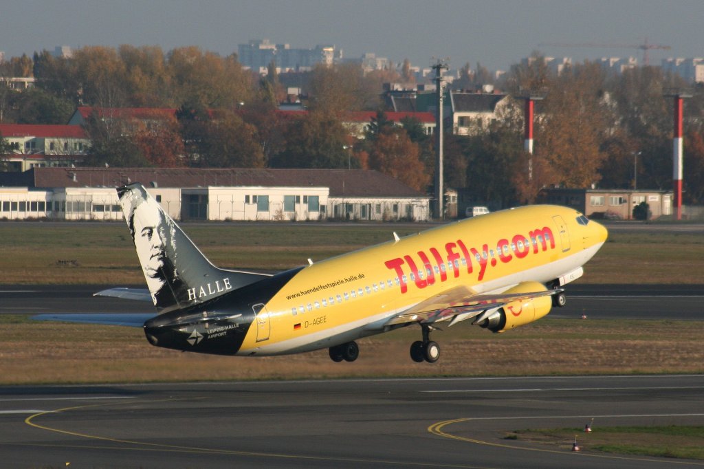 Tuifly B737-35B D-AGEE beim Start in Berlin-Tegel am 31.10.2009