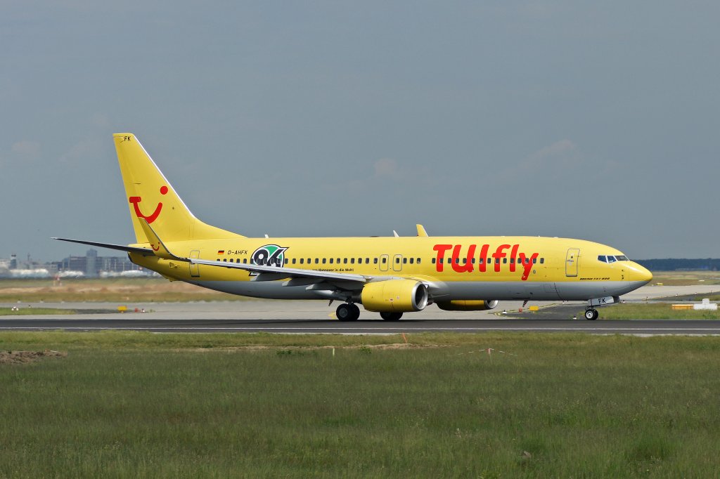 TUIfly D-AHFK Boeing 737 beim Start in Frankfurt.