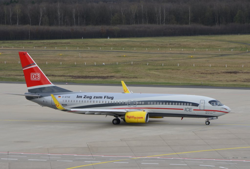 TUIfly, D-ATUE, B 737-800  DB Air one  auf dem Flughafen Kln/Bonn am 16.04.2013
