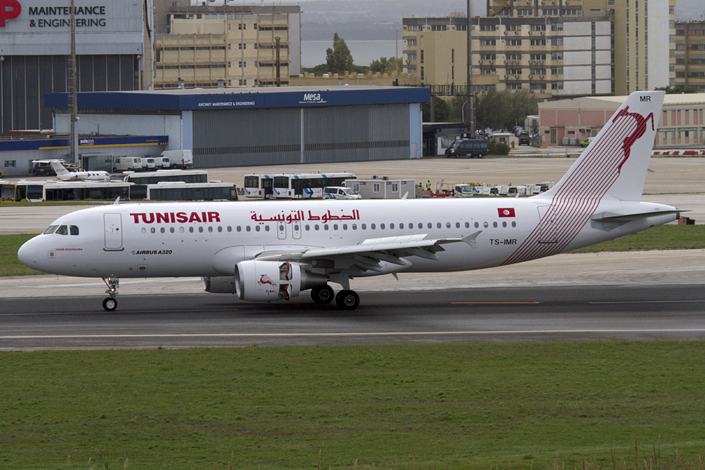 Tunisair, TS-IMR, Airbus, A320-214, 01.11.2010, LIS, Lissabon, Portugal 




