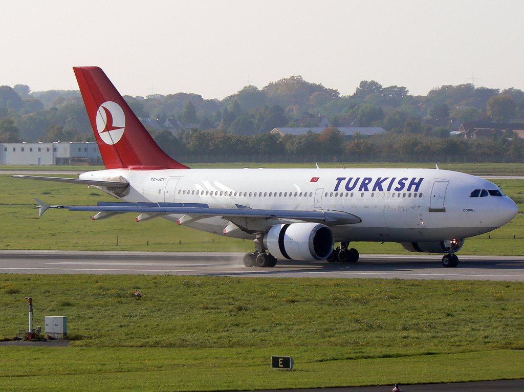 Turkish A310-300 TC-JCY bei der Landung auf 05R in DUS / EDDL / Düsseldorf am 07.10.2007