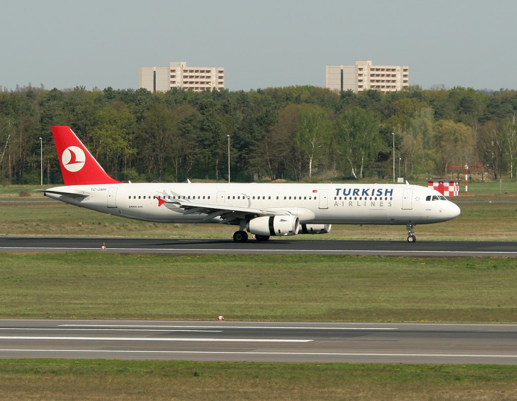 Turkish Airlines A 321-231 TC-JMH nach der Landung in Berlin-Tegel am 28.04.2012