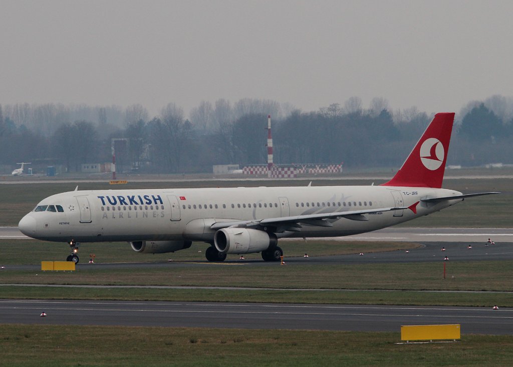 Turkish Airlines A 321-231 TC-JRF bei der Ankunft in Dsseldorf am 11.03.2013