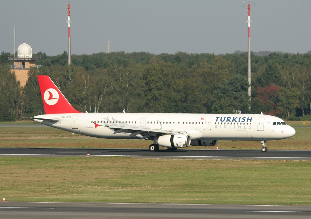 Turkish Airlines A 321-231 TC-JRG nach der Landung in Berlin-Tegel am 25.09.2011