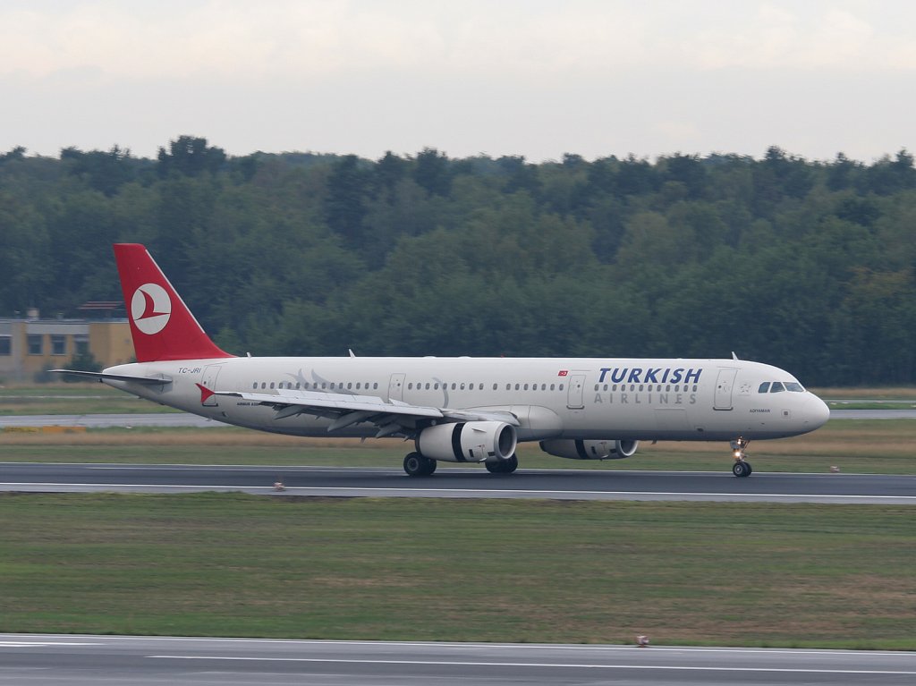 Turkish Airlines A 321-231 TC-JRI nach der Landung in Berlin-Tegel am 04.09.2010