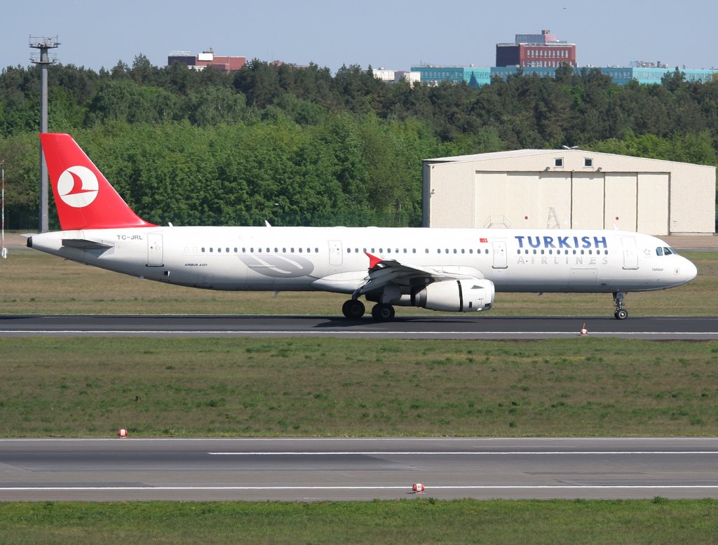 Turkish Airlines A 321-231 TC-JRL nach der Landung in Berlin-Tegel am 30.04.2011