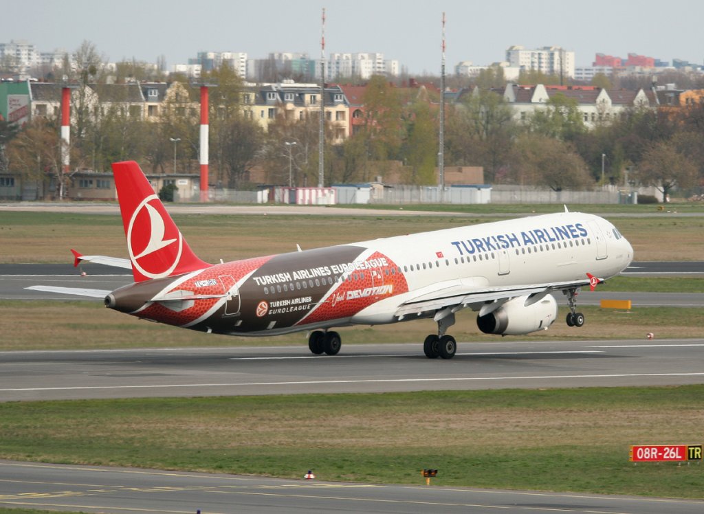 Turkish Airlines A 321-231 TC-JRO beim Start in Berlin-Tegel am 15.04.2012