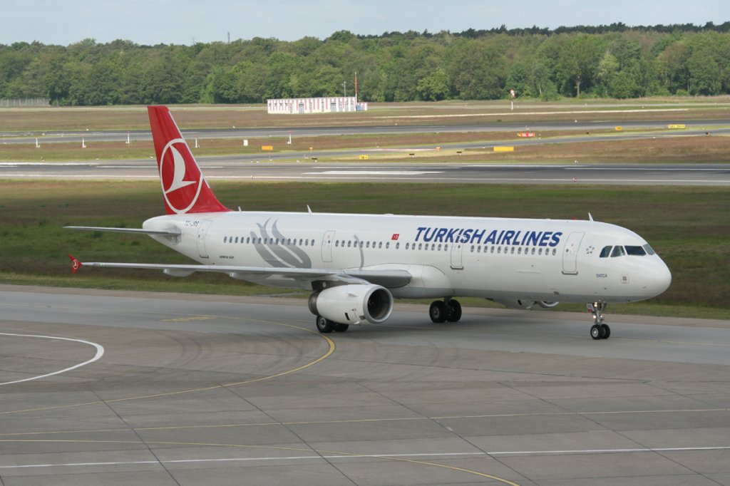 Turkish Airlines A 321-231 TC-JRS bei der Ankunft in Berlin-Tegel am 17.05.2012