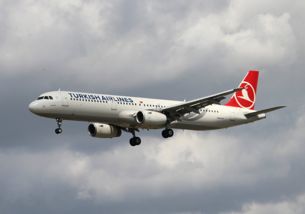 Turkish Airlines A 321-231 TC-JRT bei der Landung in Frankfurt am Main am 16.08.2012
