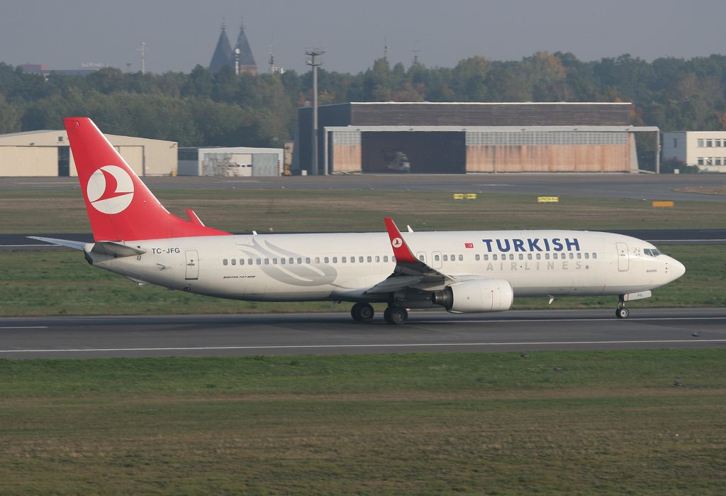 Turkish Airlines B 737-8F2 TC-JFG beim Start in Berlin-Tegel am 09.10.2010