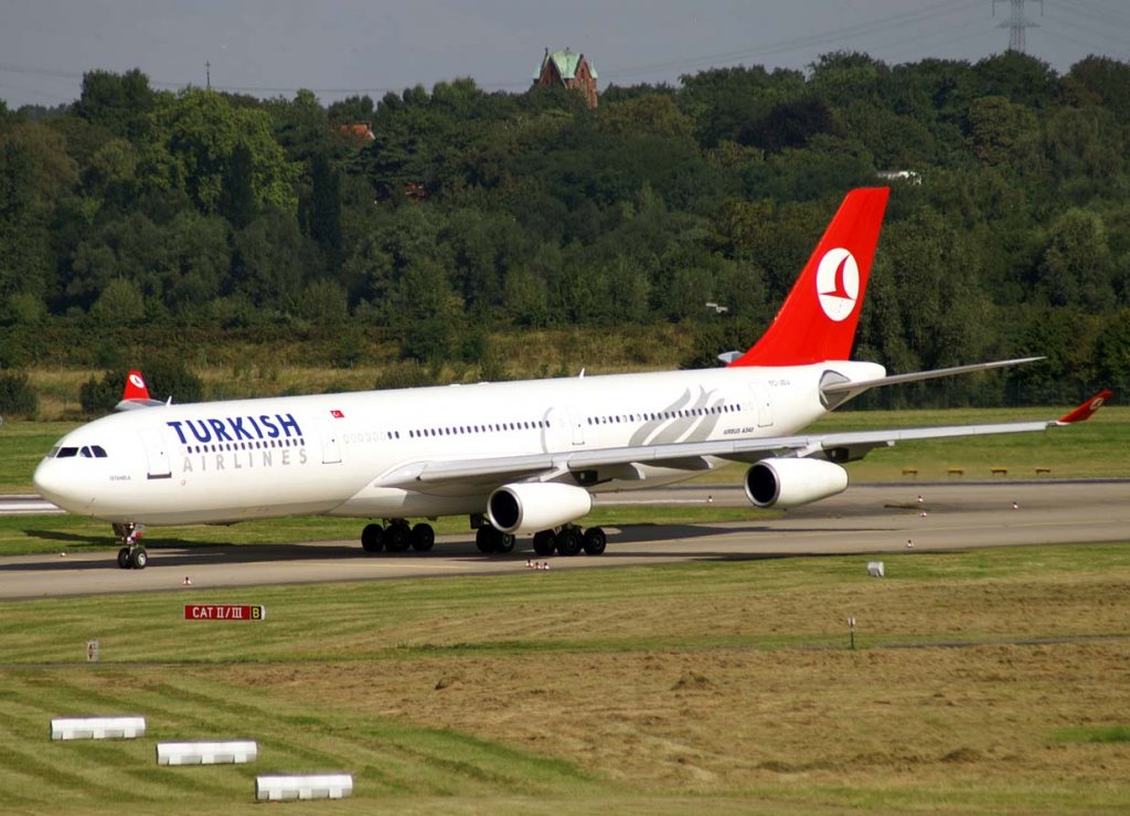 Turkish Airlines, TC-JDJ, Airbus A 340-300 (Istanbul), 2007.08.03, DUS, Dsseldorf, Germany