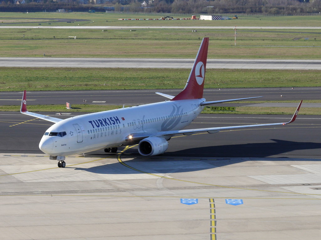 Turkish Airlines; TC-JGP; Boeing 737-8F2. Flughafen Dsseldorf. 19.03.2011.