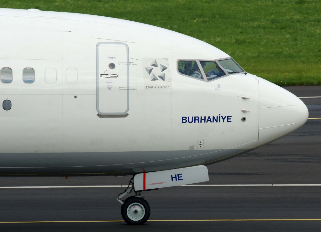 Turkish Airlines, TC-JHE, Boeing 737-800 WL  Burhaniye  (Bug/Nose), 2010.08.28, DUS-EDDL, Dsseldorf, Germany 

