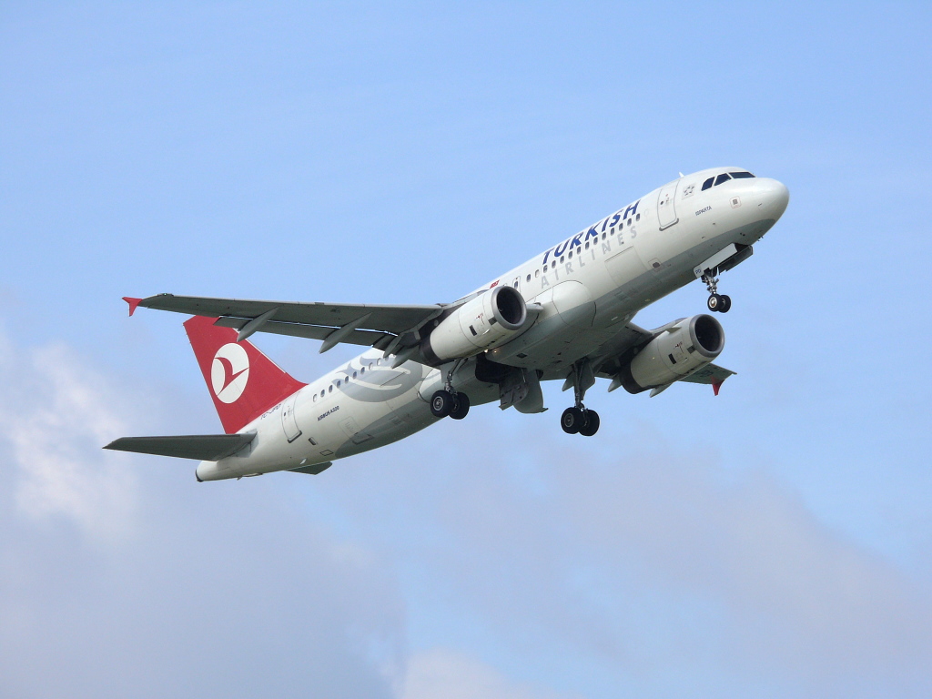 Turkish Airlines; TC-JPD; Airbus A320-232. Flughafen Dsseldorf. 04.09.2010.