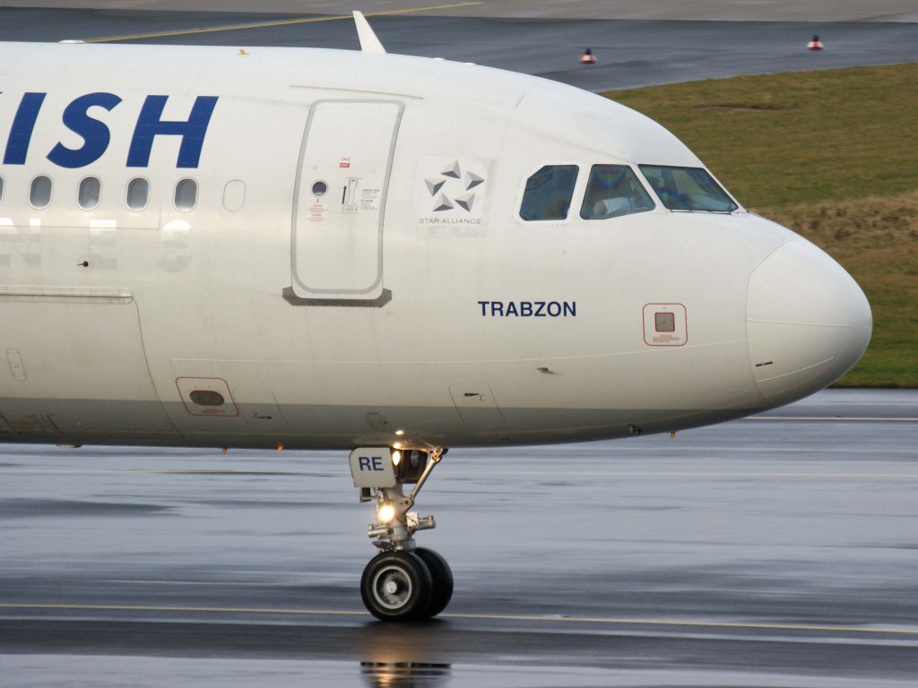 Turkish Airlines, TC-JRE  Trabzon , Airbus, A 321-200 (Bug/Nose), 06.01.2012, DUS-EDDL, Dsseldorf, Germany 