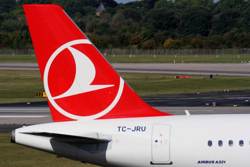 Turkish Airlines, TC-JRU  Florya , Airbus, A 321-200 (neue TA-Lackierung ~ Seitenleitwerk/Tail), 22.09.2012, DUS-EDDL, Dsseldorf, Germany