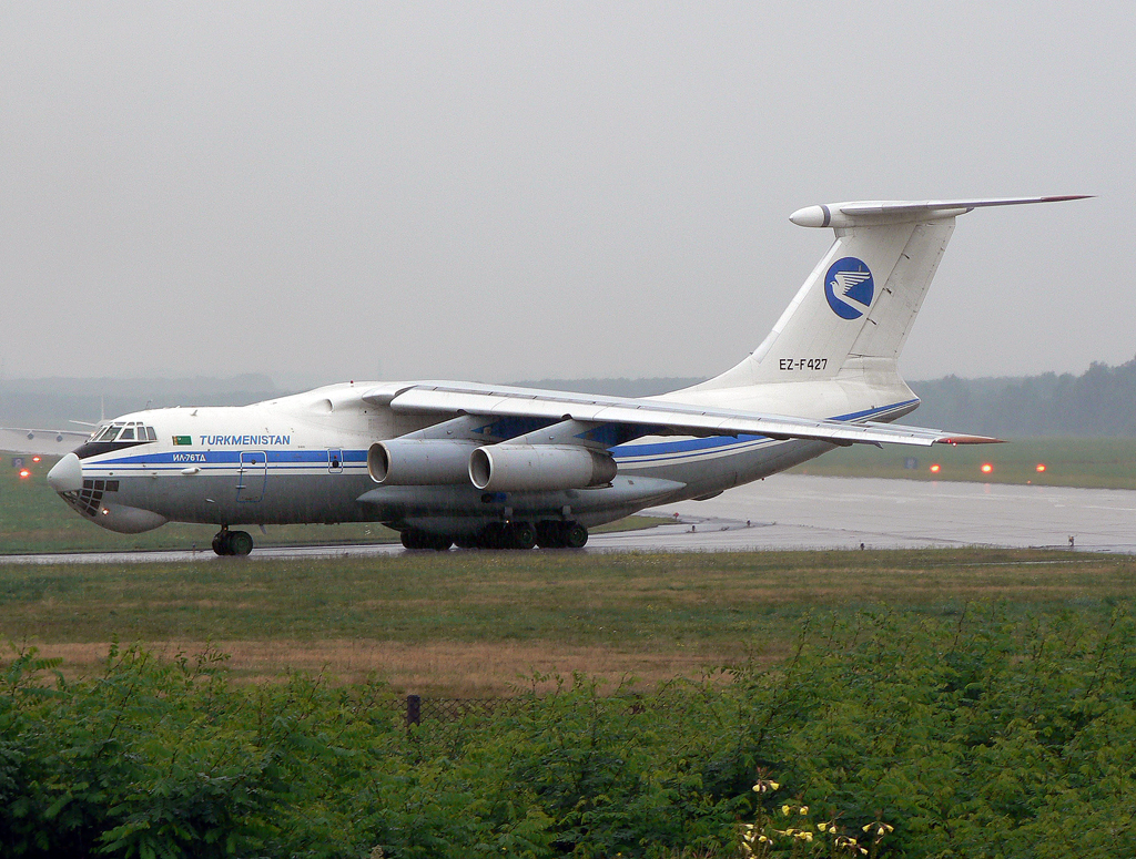 Turkmenistan IL-76TD EZ-F427 verlsst die 27 in GKE / ETNG / Geilenkirchen am 22.08.2008