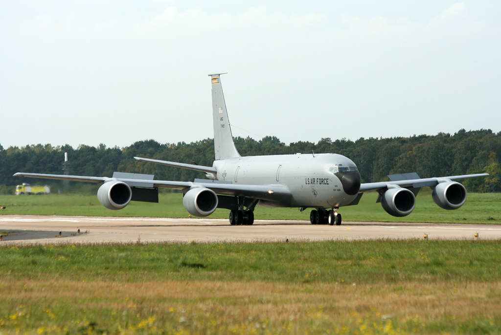 U. S. Air Force KC-135R ANG 57-1419 beim Ausrollen auf der 09 in GKE / ETNG / Geilenkirchen am 17.09.2008