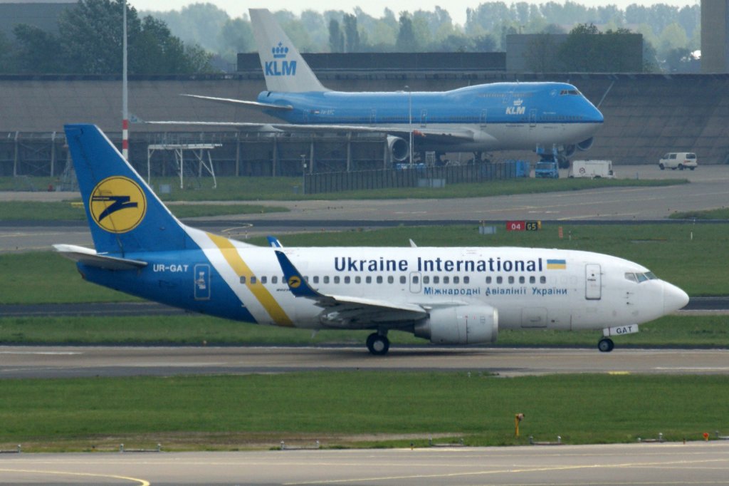Ukraine International Airlines, UR-GAT, Boeing, 737-300 wl, 25.05.2012, AMS-EHAM, Amsterdam (Schiphol), Niederlande 