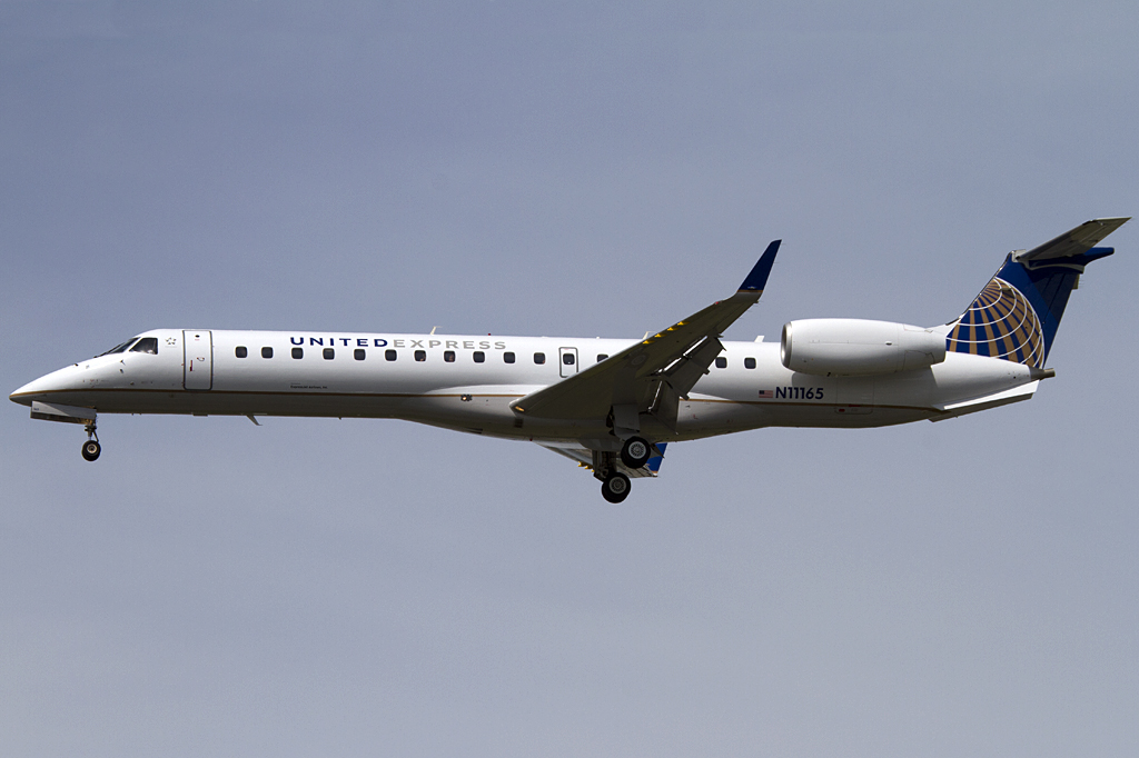 United Express, N11165, Embraer, EMB-145XR, 25.08.2011, YUL, Montreal, Canada



