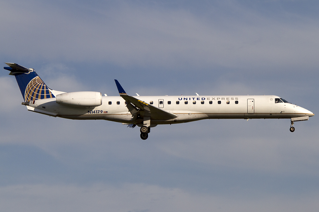 United Express, N14179, Embraer, EMB-145XR, 31.08.2011, YUL, Montreal, Canada 




