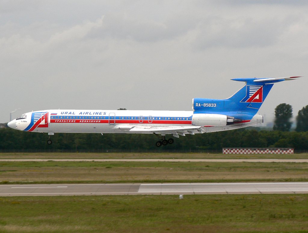Ural Airlines Tu-154M RA-85833 kurz vor der Landung auf 23L in DUS / EDDL / Dsseldorf am 24.06.2007