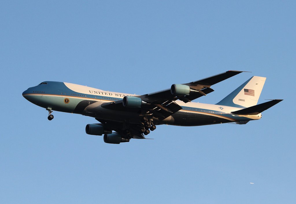 USA Air Force  Air Force One  VC-25A(B 747-2G4B) 92-9000 bei der Landung am 18.06.2013 in Berlin-Tegel mit Prsident Obama an Bord