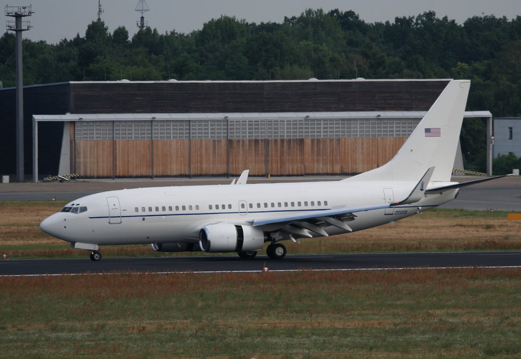 USA Air Force B 737-7CP (BBJ) C-40C 02-0201 nach der Landung in Berlin-Tegel am 31.07.2010