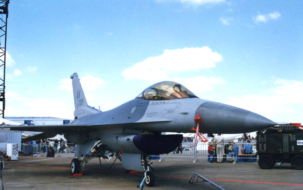 USA Air Force Locheed-Martin F 16 C auf der ILA 1998 in Berlin-Schnefeld (Scan)