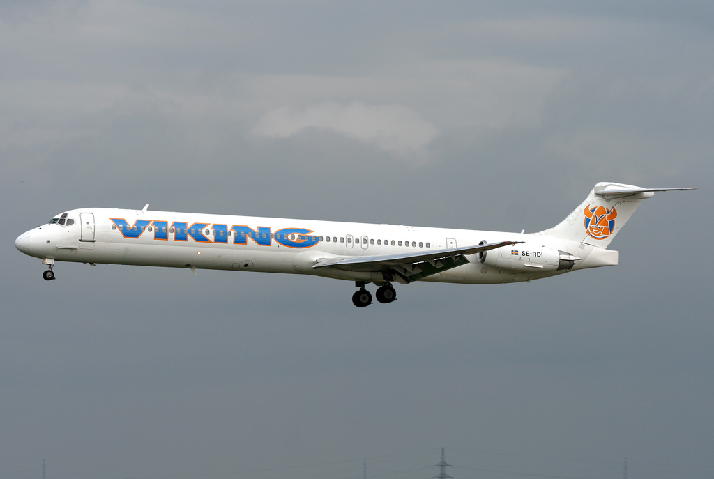 Viking MD82 SE-RDI im Anflug auf die 23 in LGG / EBLG / Liege am 26.04.2009