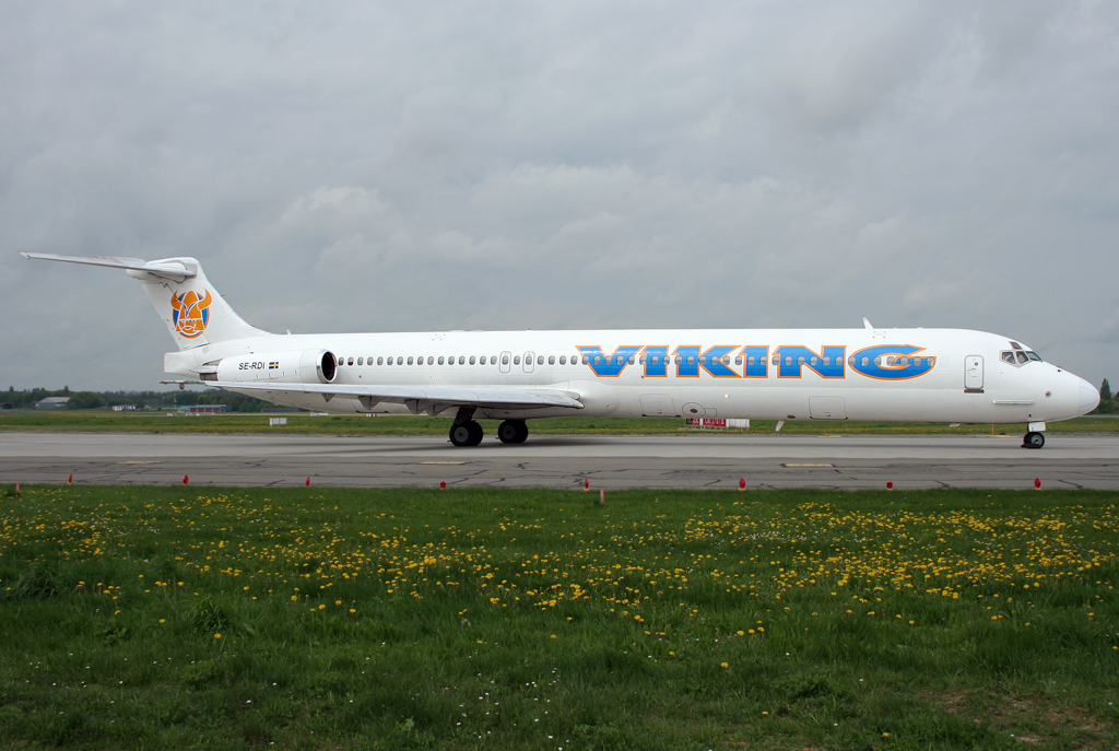 Viking MD82 SE-RDI im Anflug auf die 23 in LGG / EBLG / Liege am 26.04.2009