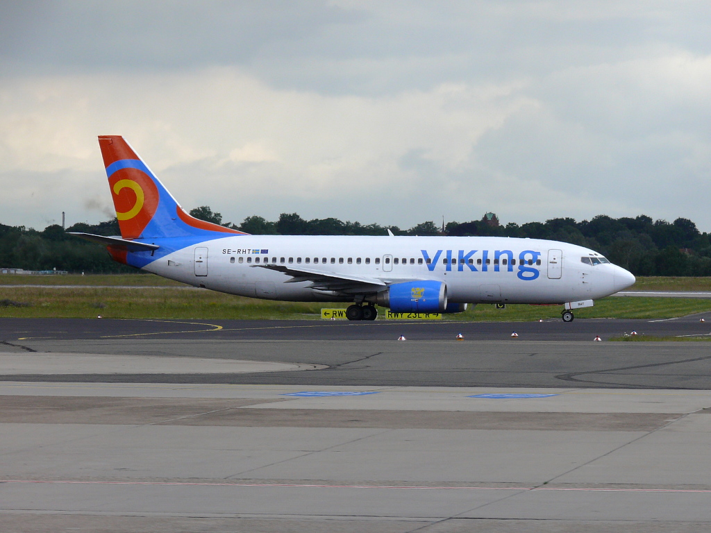 Viking; SE-RHT; Boeing 737-3Q8. Flughafen Dsseldorf. 19.06.2010.