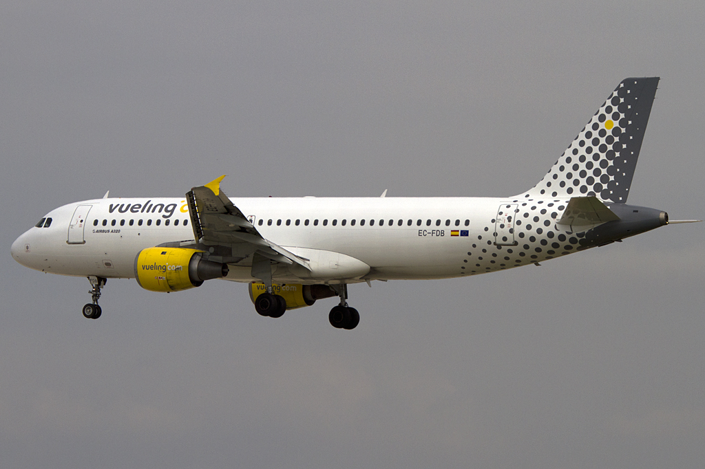 Vueling, EC-FDB, Airbus, A320-211, 18.06.2011, BCN, Barcelona, Spain 




