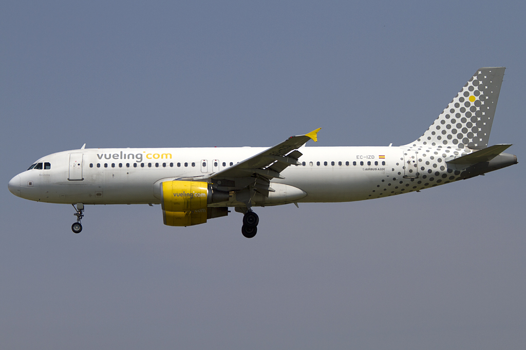 Vueling, EC-IZD, Airbus, A320-214, 16.06.2011, BCN, Barcelona, Spain 


