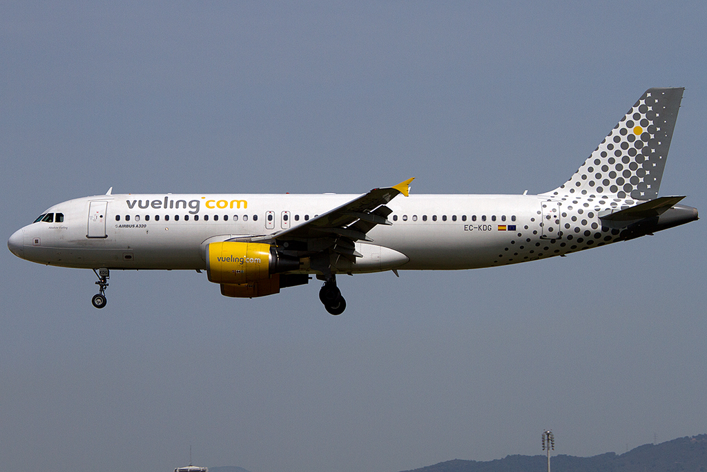 Vueling, EC-KDG, Airbus, A320-211, 12.05.2012, BCN, Barcelona, Spain




