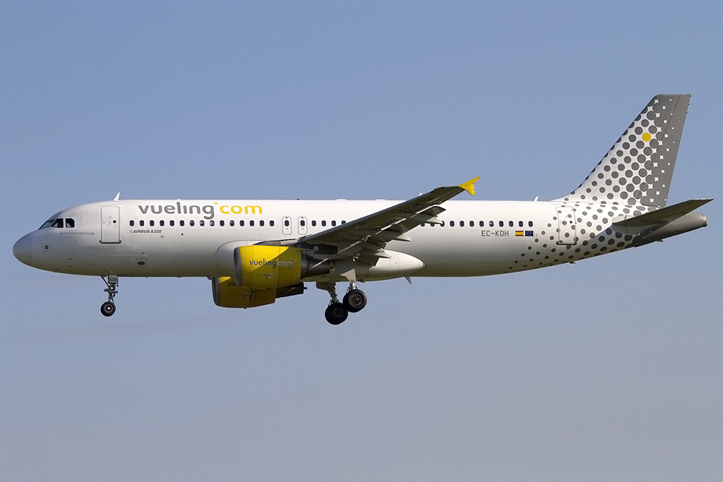 Vueling, EC-KDH, Airbus, A320-214, 04.05.2013, BCN, Barcelona, Spain 



