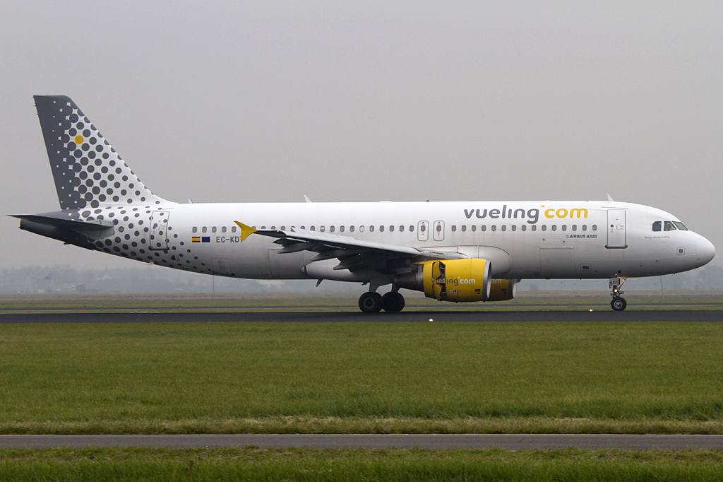 Vueling, EC-KDT, Airbus, A320-216, 28.10.2011, AMS, Amsterdam, Netherlands




