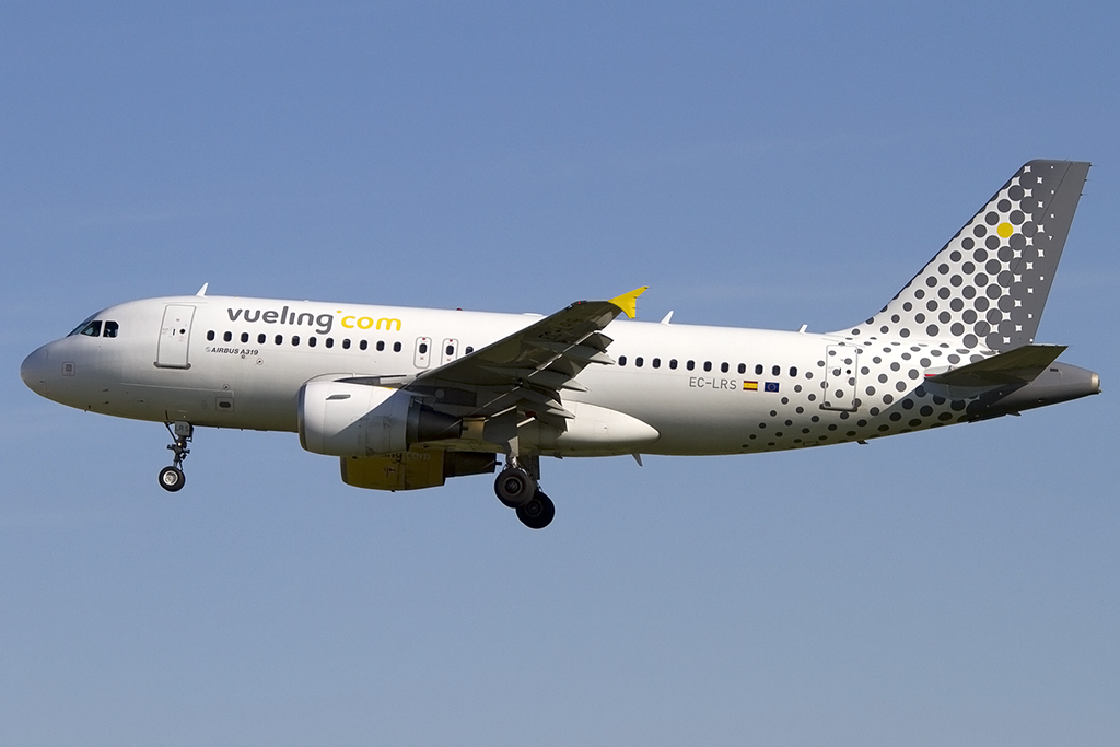 Vueling, EC-LRS, Airbus, A319-112, 01.05.2013, BCN, Barcelona, Spain 



