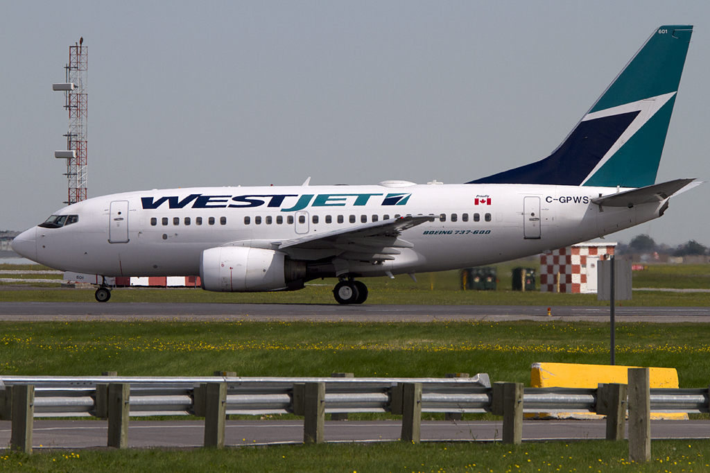 WestJet, C-GPWS, Boeing, B737-6CT, 31.08.2011, YUL, Montreal, Canada




